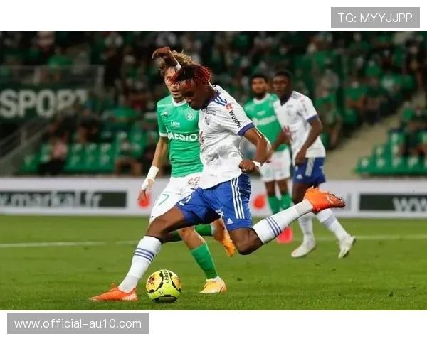 斯特拉斯堡后卫萨尔膝伤复发，赛季提前报销